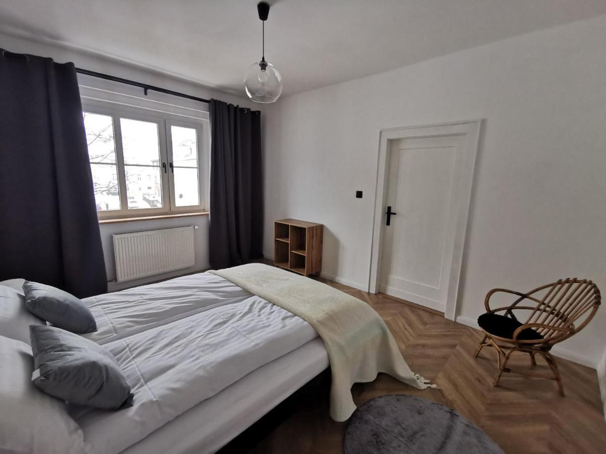Apartament Black&White Jelenia Góra Екстериор снимка